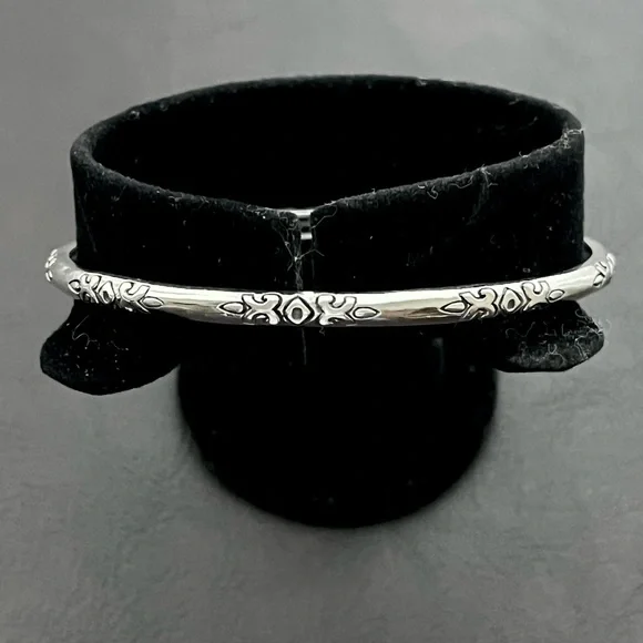 Silpada etched sterling silver retired Willow bangle bracelet B2428